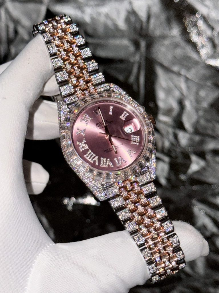 Dong-Ho-Rolex-DateJust-Che-Tac-Kim-Cuong-Moissanite-Mat-So-Hong-41mm-4-768x1024 (1) Dong Ho Rolex DateJust Che Tac Kim Cuong Moissanite Mat So Hong 41mm 4 768x1024 1